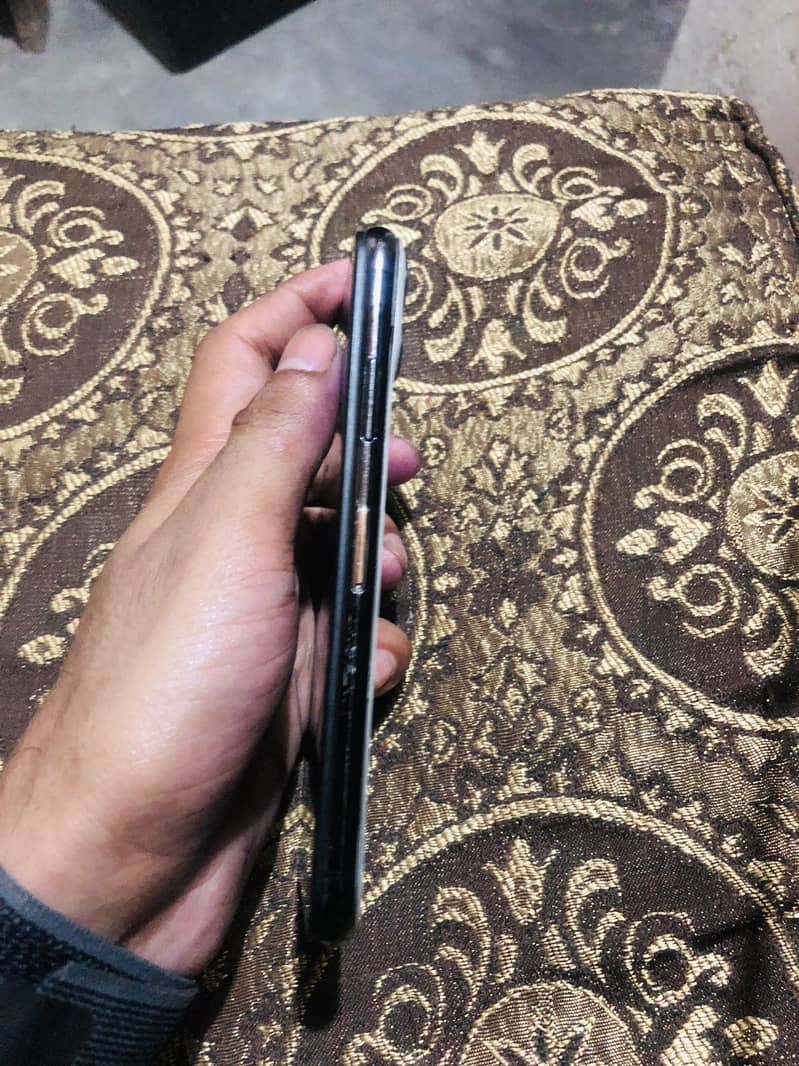 iPhone X 4