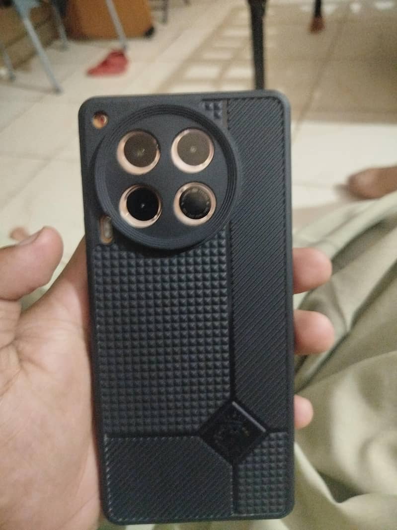 Tecno CAMON 30 1