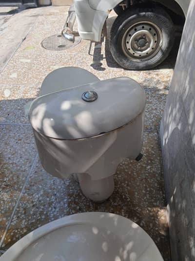 porta toilet along with tha wash basin