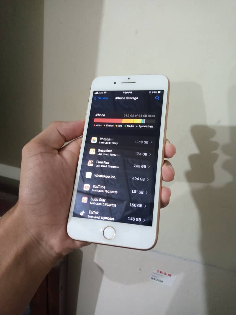 Apple iPhone 8 Plus 6