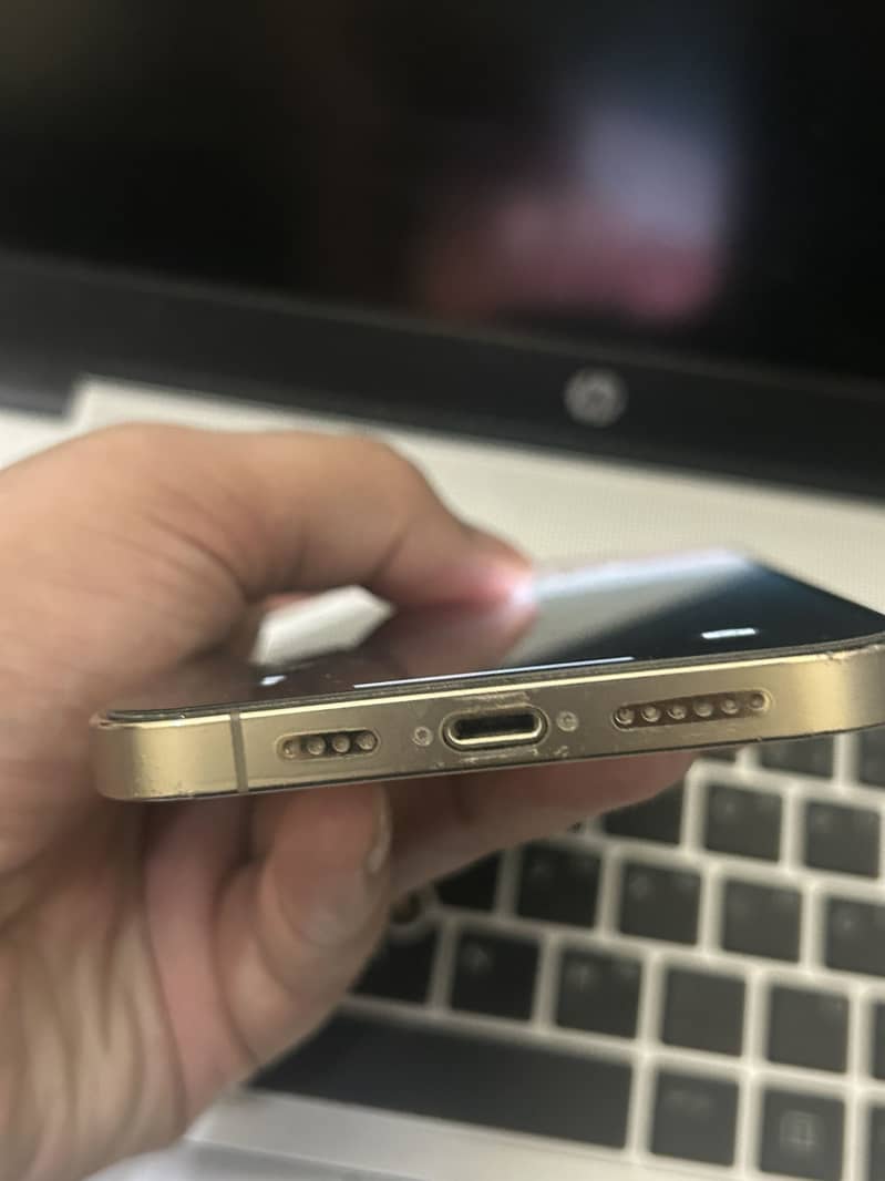 iPhone 12 Pro Max 8