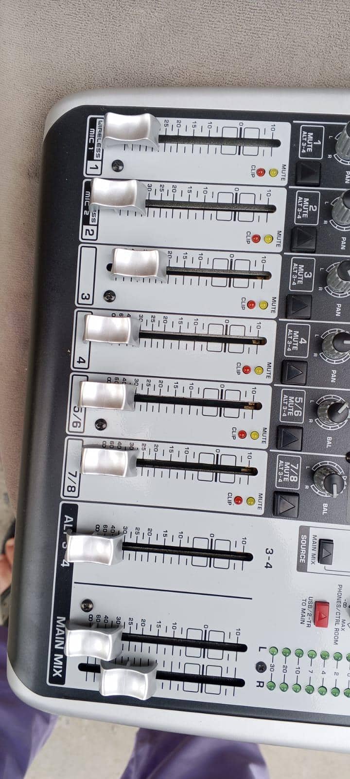 audio mixer 4
