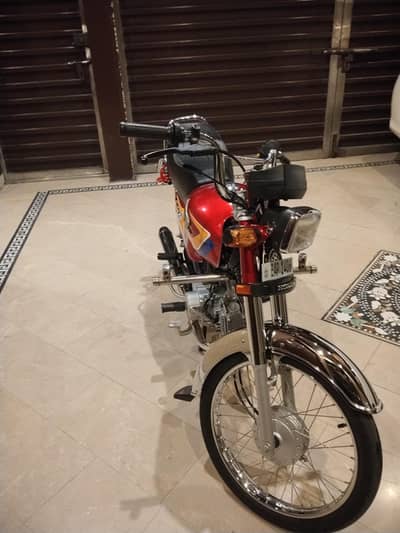 Honda CD70 2025