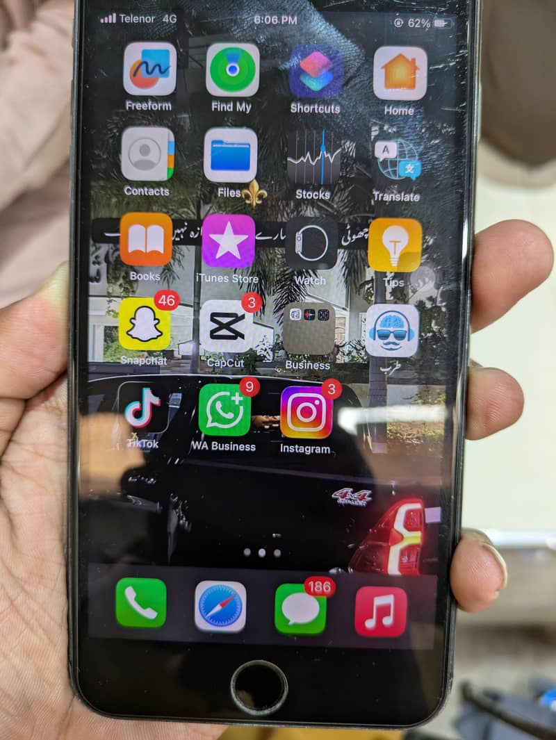 Apple iPhone 8 Plus 1