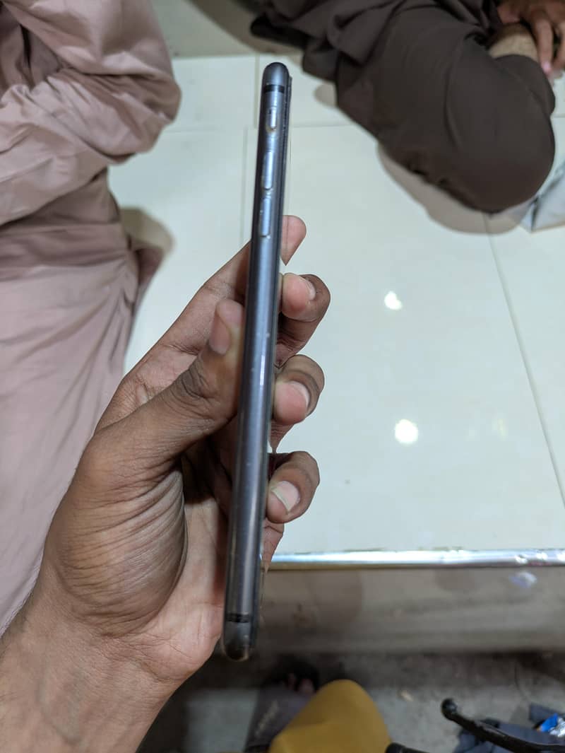 Apple iPhone 8 Plus 2
