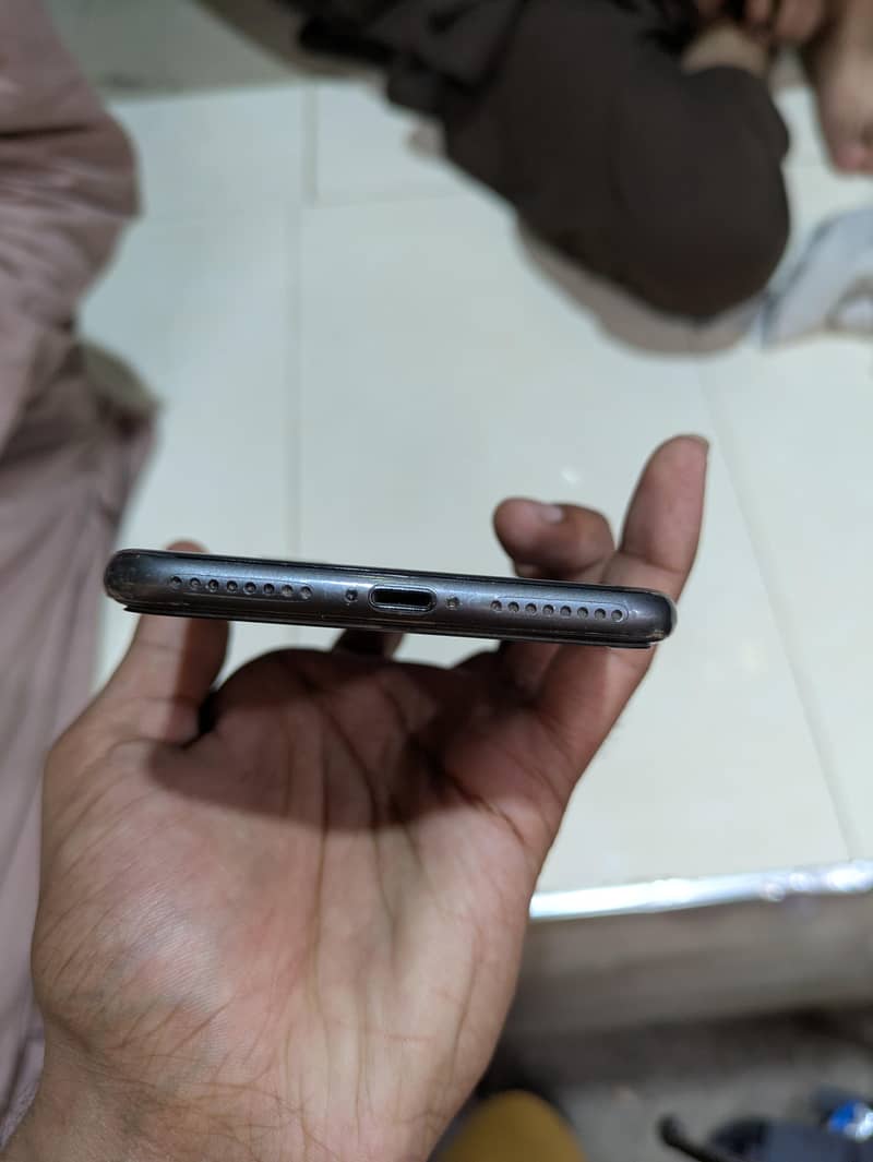Apple iPhone 8 Plus 3