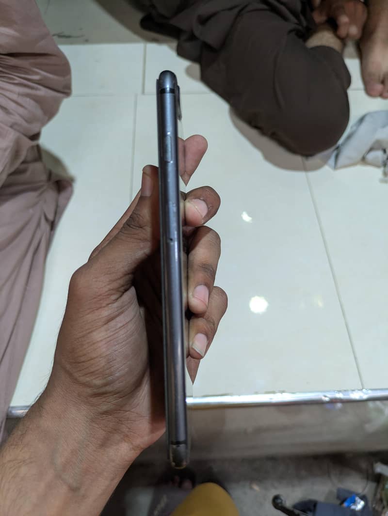 Apple iPhone 8 Plus 4