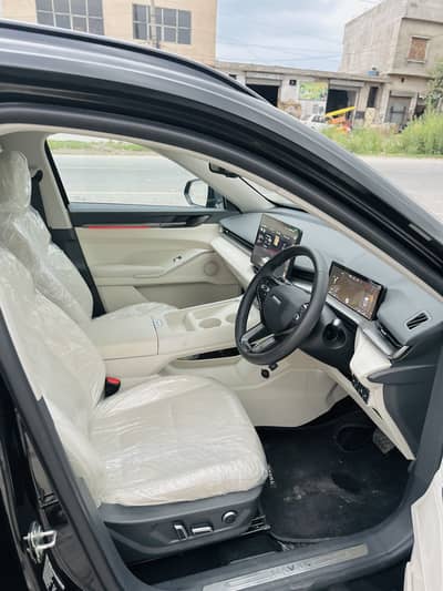Haval H6 HEV 2025/11/31 invoice 26 registered scratch less body