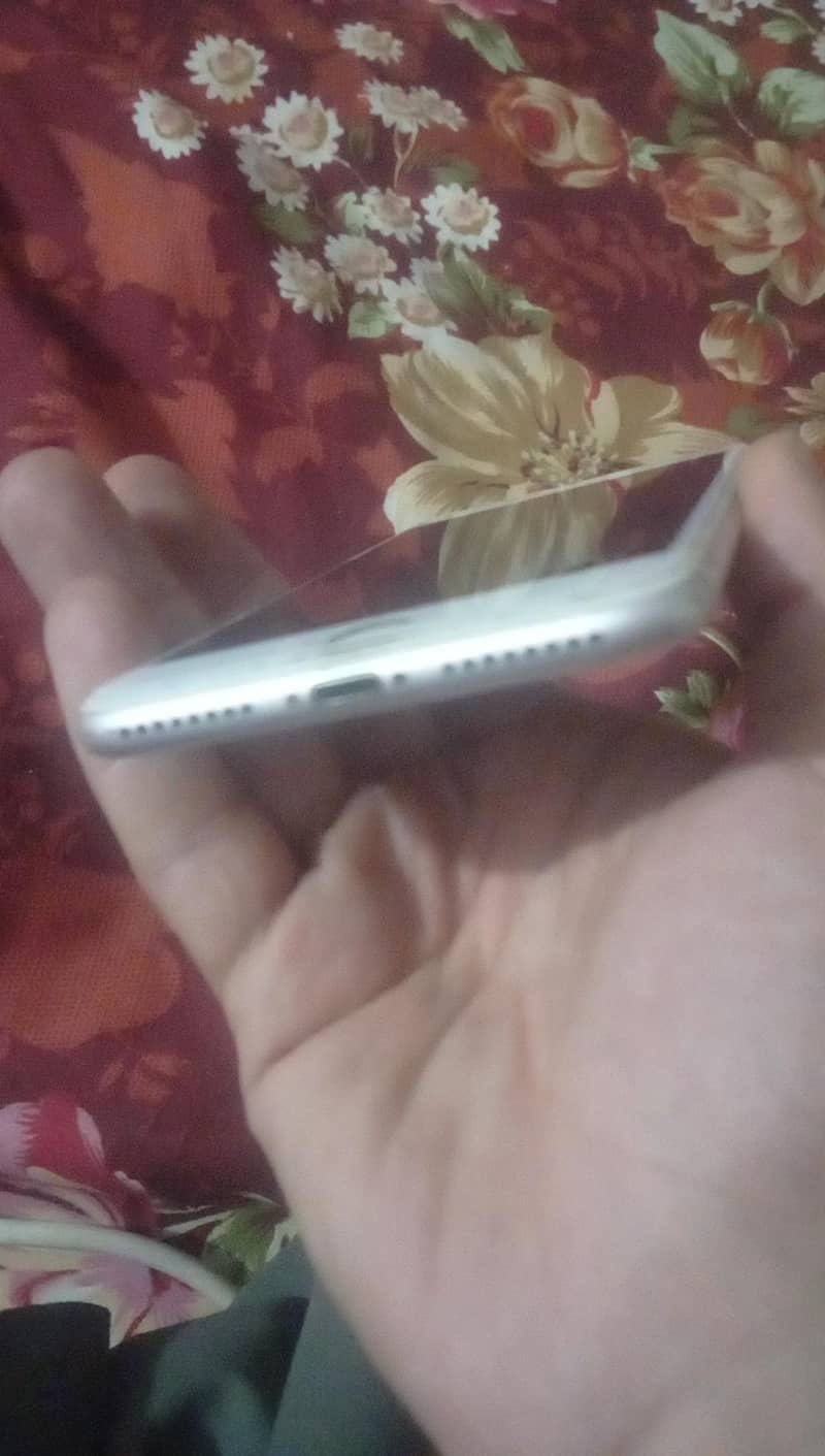 Apple iPhone 7 Plus 5