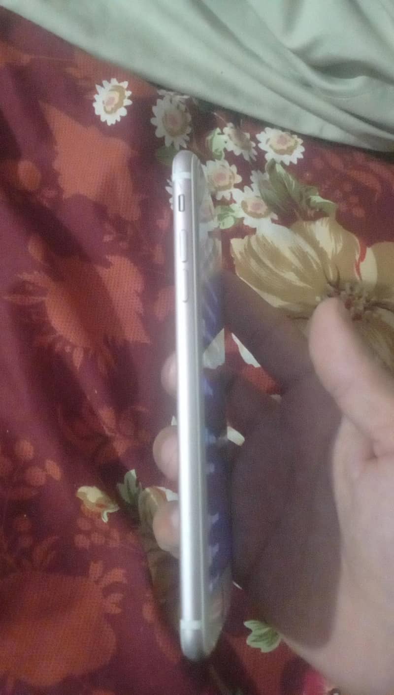 Apple iPhone 7 Plus 6