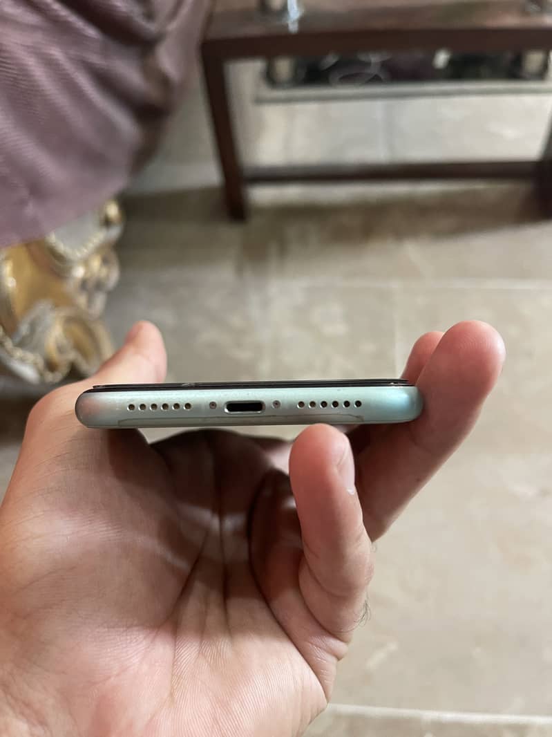 Apple iPhone 11 3