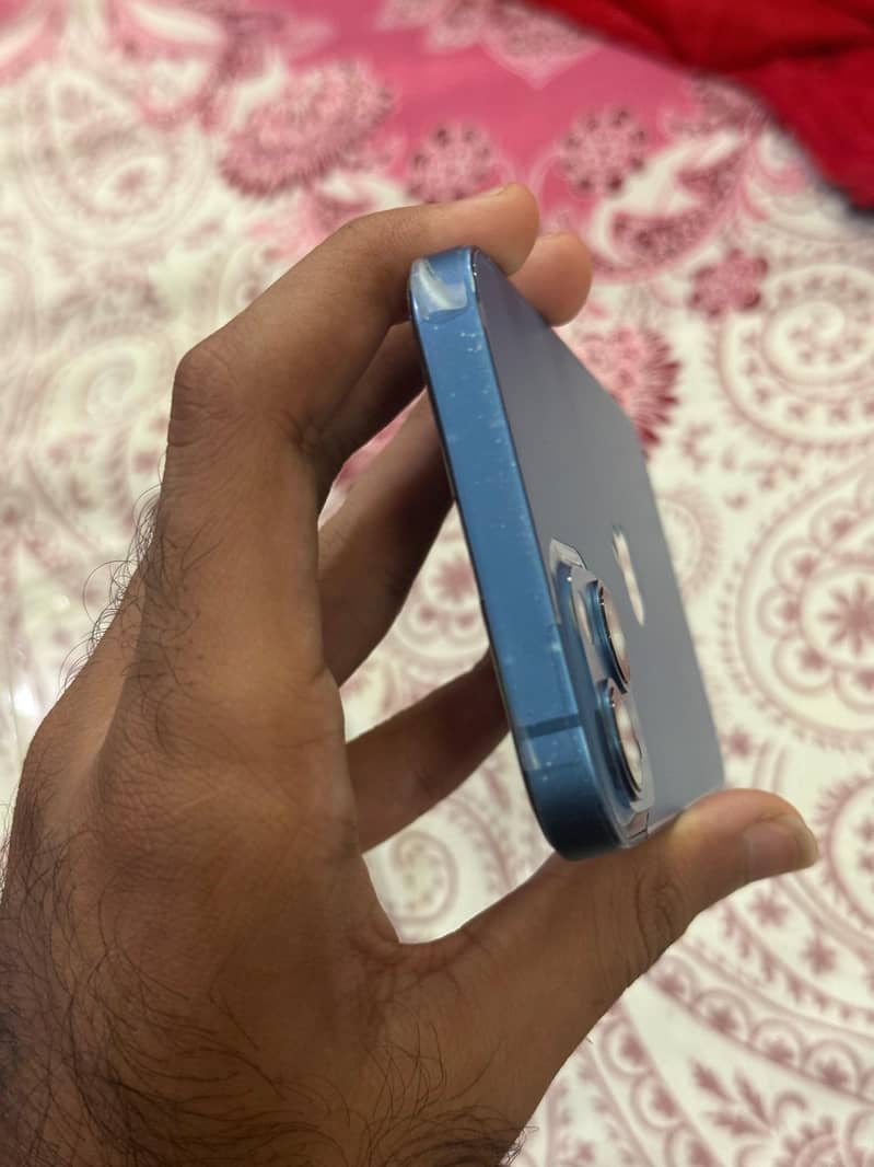 Apple iPhone 13 4