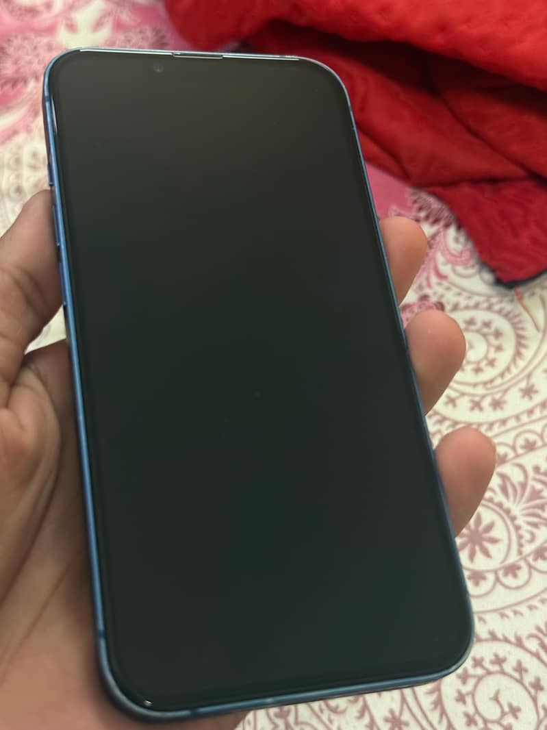 Apple iPhone 13 8