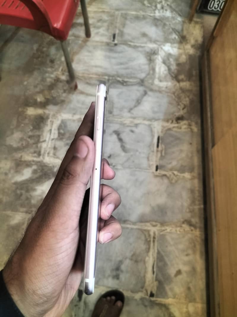 Apple iPhone 6S Plus 2