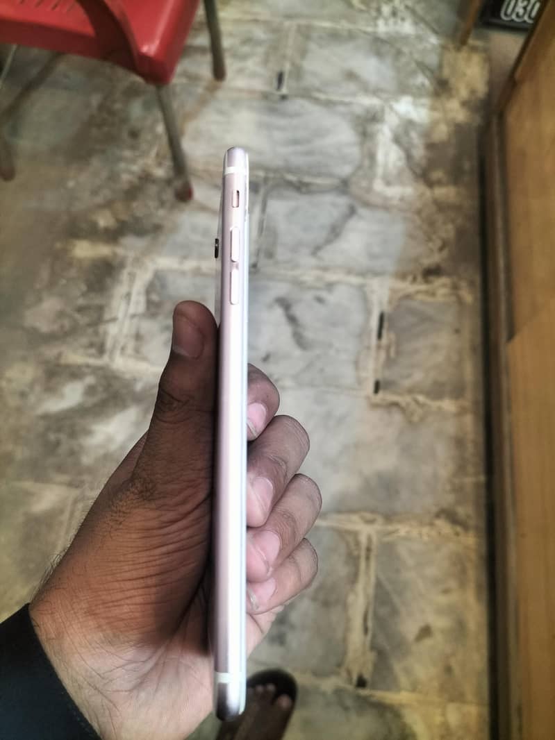 Apple iPhone 6S Plus 4