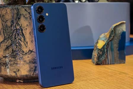 Samsung Mobile S25 in Warranty Exchange Possible with Iphone