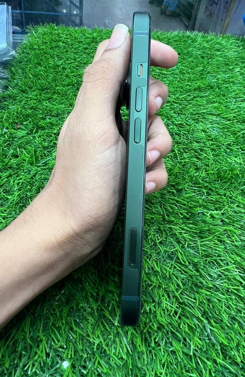 Apple iPhone 13 1