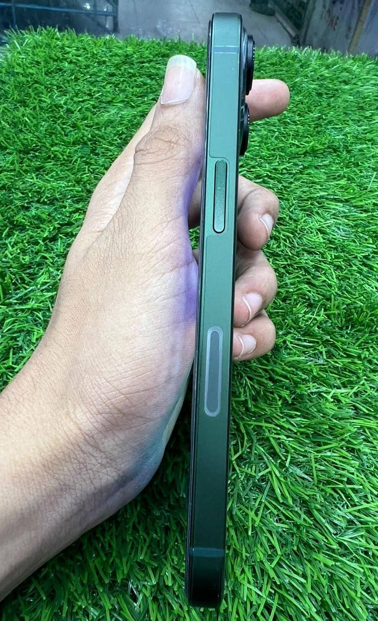 Apple iPhone 13 2