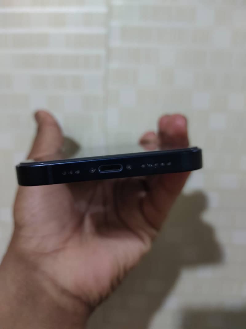 Apple iPhone 13 5