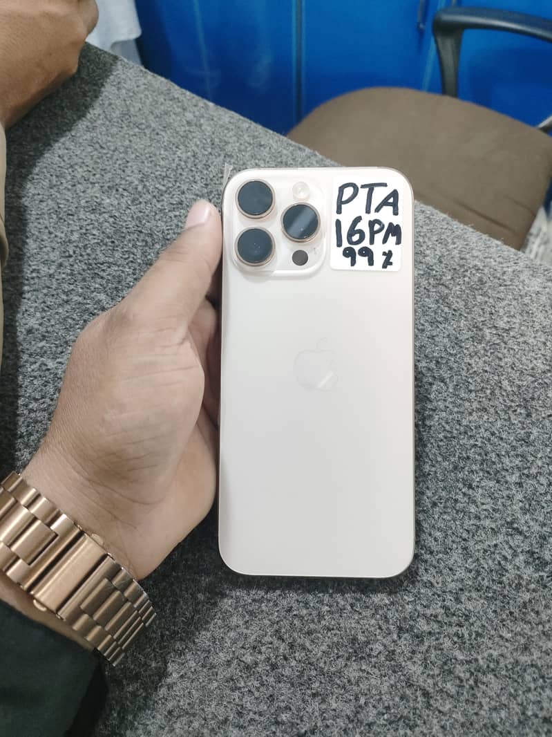 Apple iPhone 16 Pro Max 0