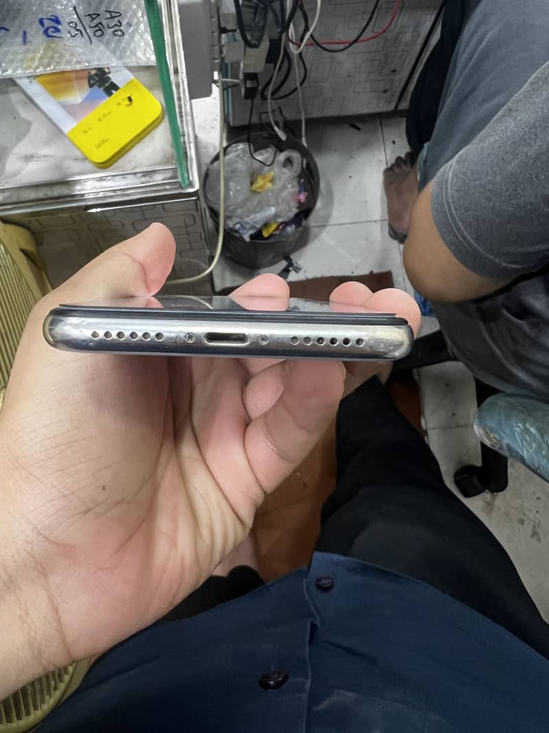 Apple iPhone X 5