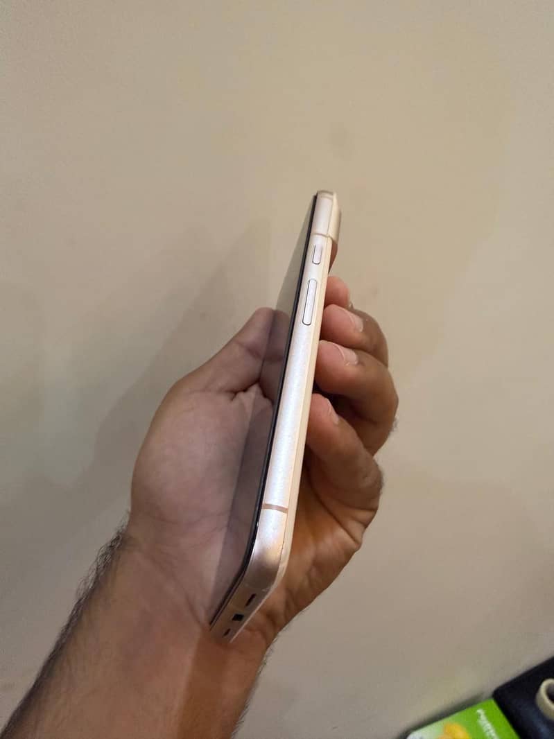 Google Pixel 8 4