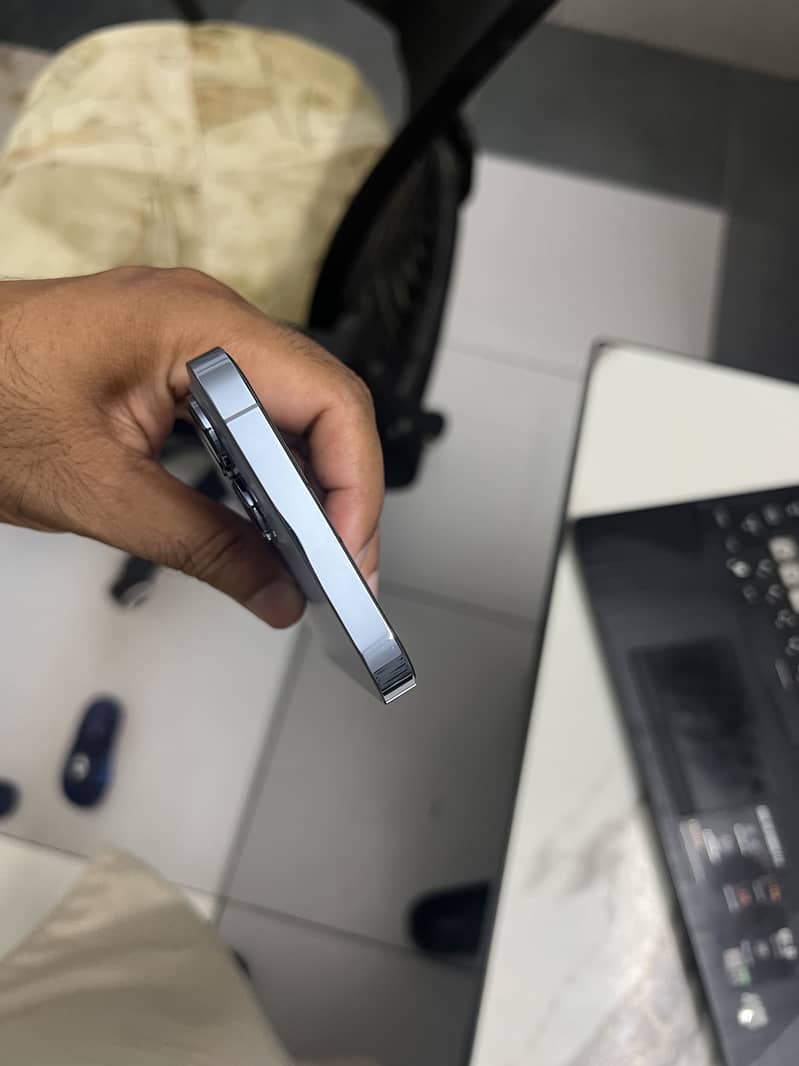 Apple iPhone 13 Pro Max 4