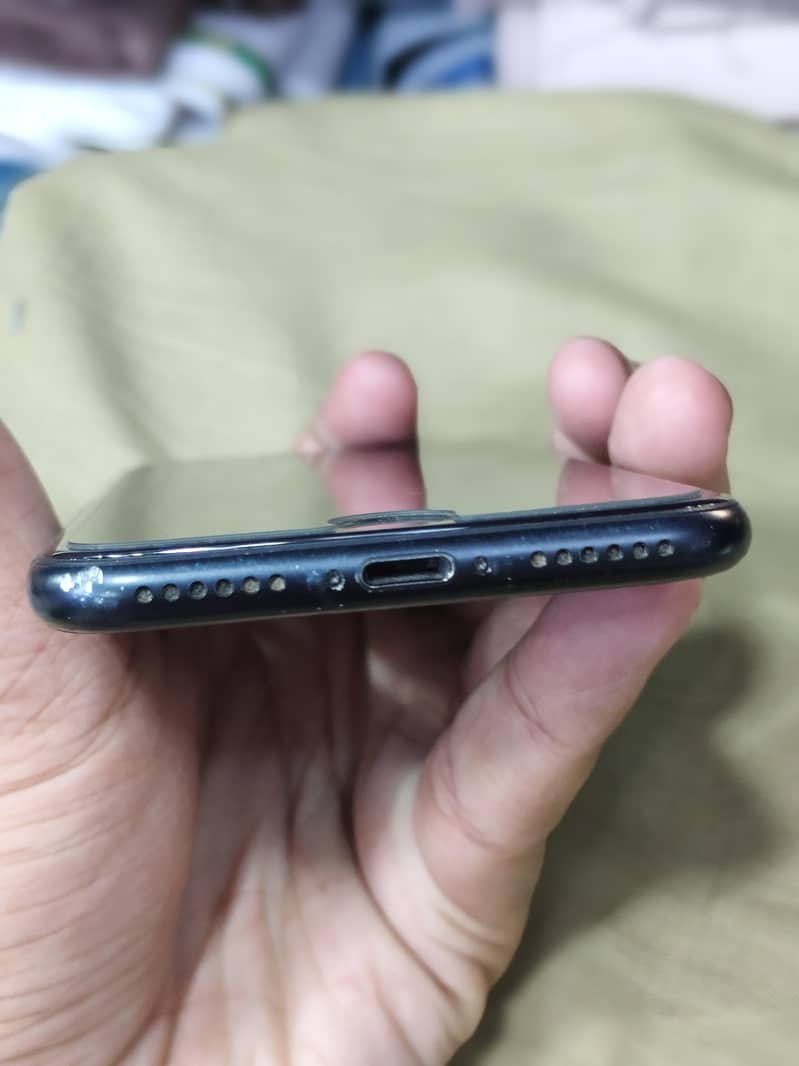 Apple iPhone 7 3