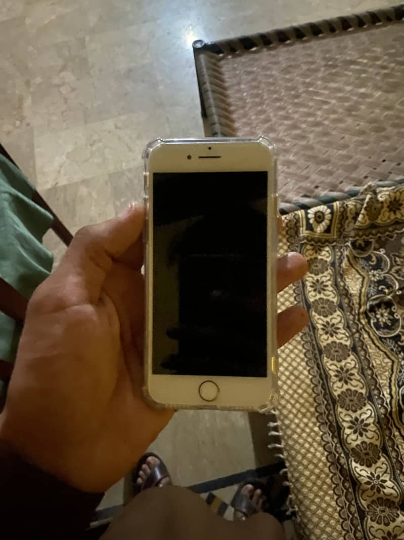 Apple iPhone 8 1