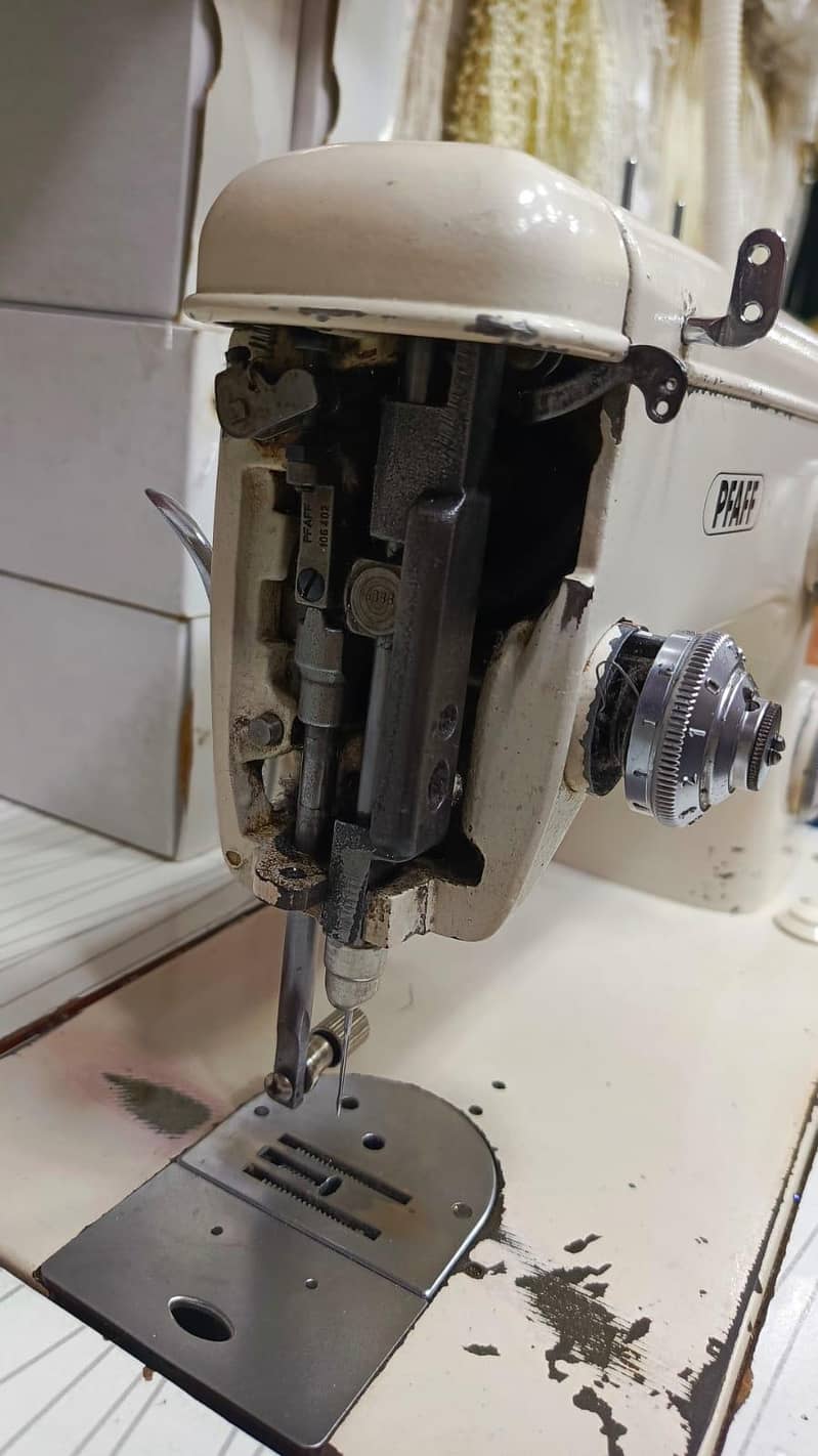 Pfaff machine 1