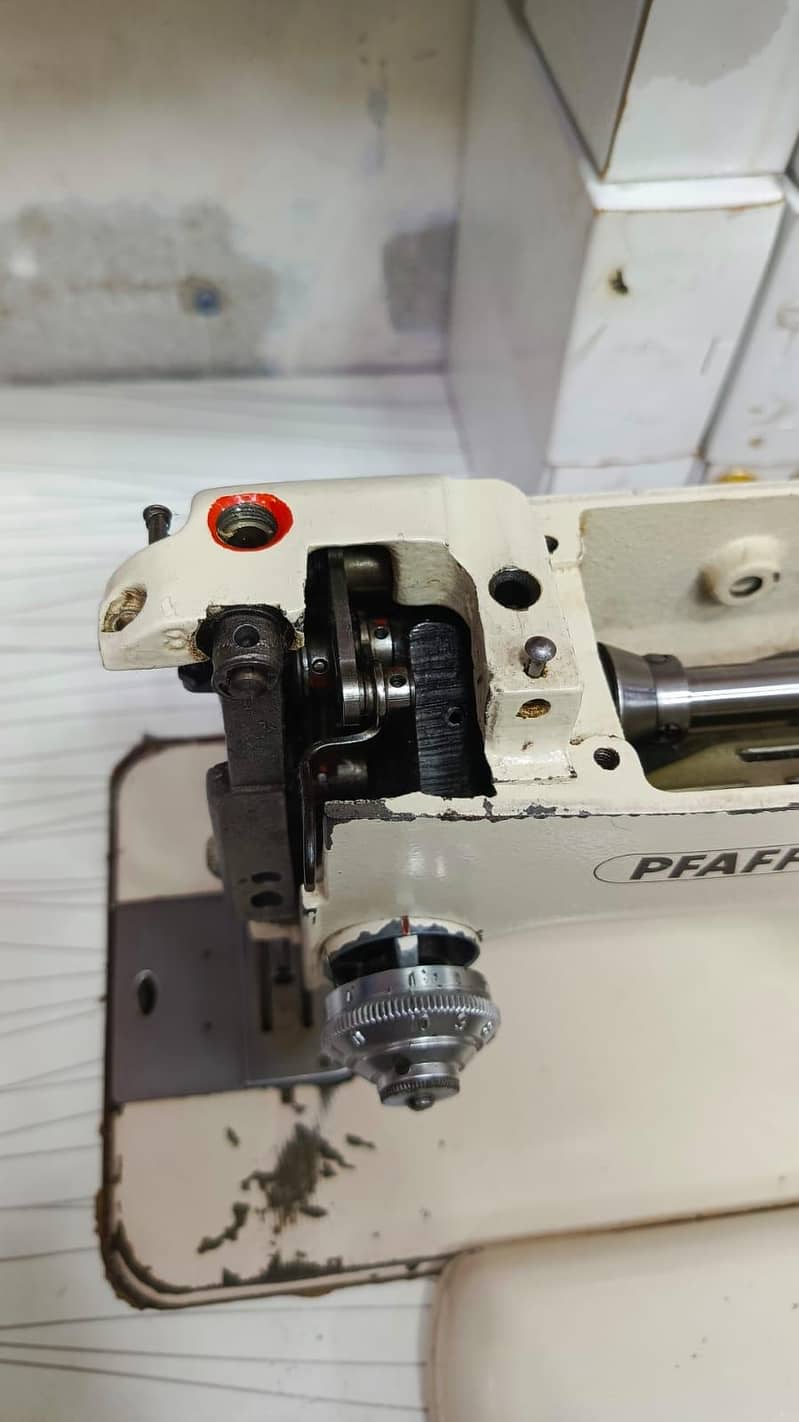 Pfaff machine 4