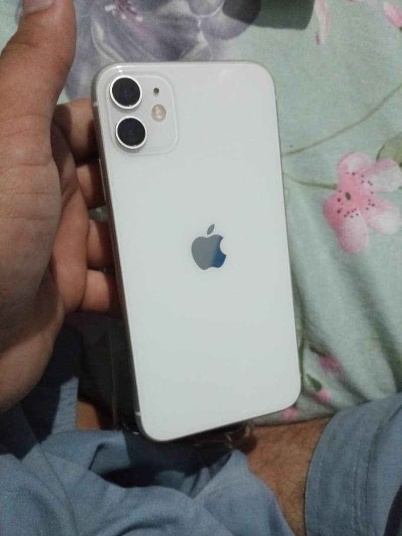 Apple iPhone 11 4