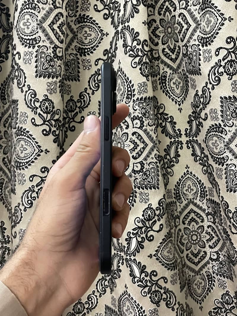 Apple iPhone 16 Plus 3