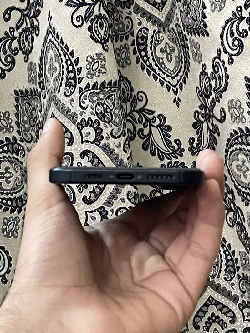 Apple iPhone 16 Plus 4