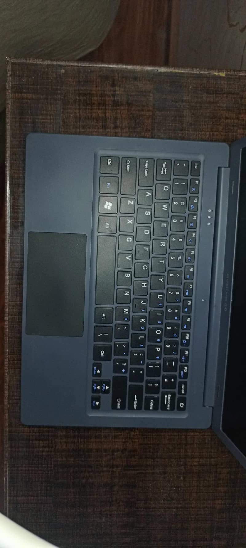 evolve 3 laptop 1
