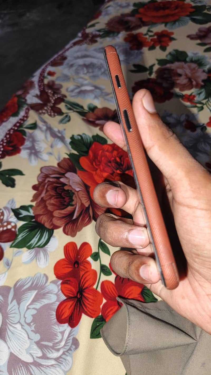 Apple iPhone 8 Plus 1