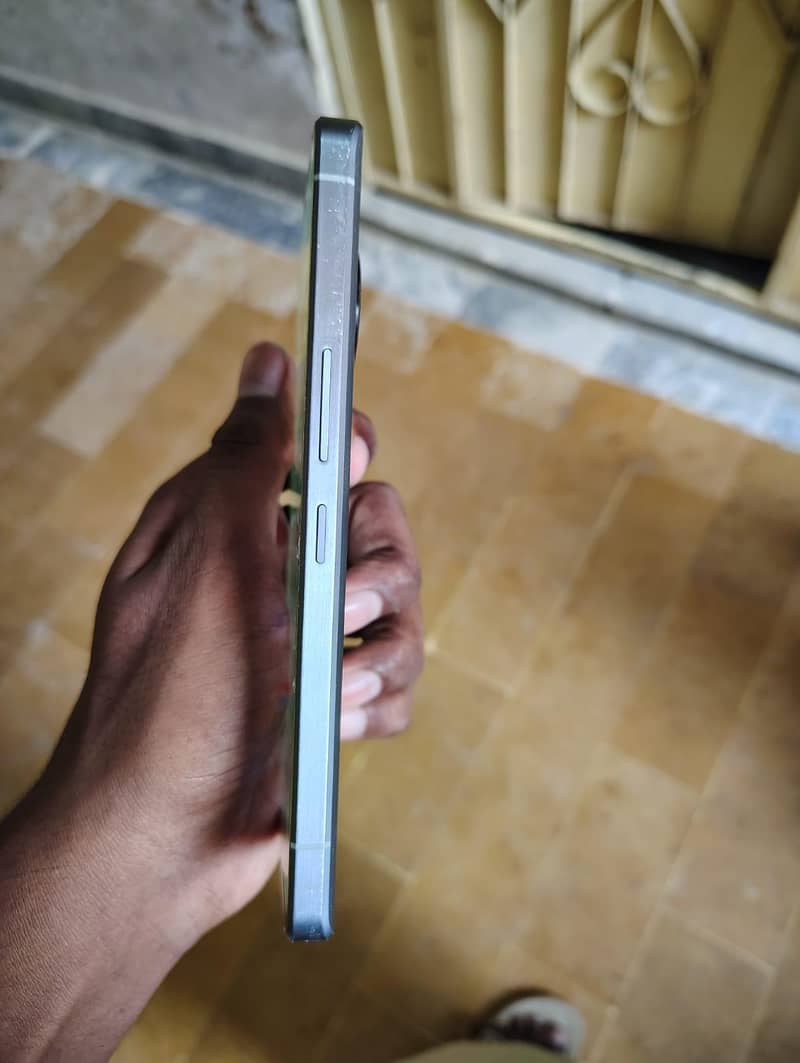 Sharp Aquos R8s pro 5