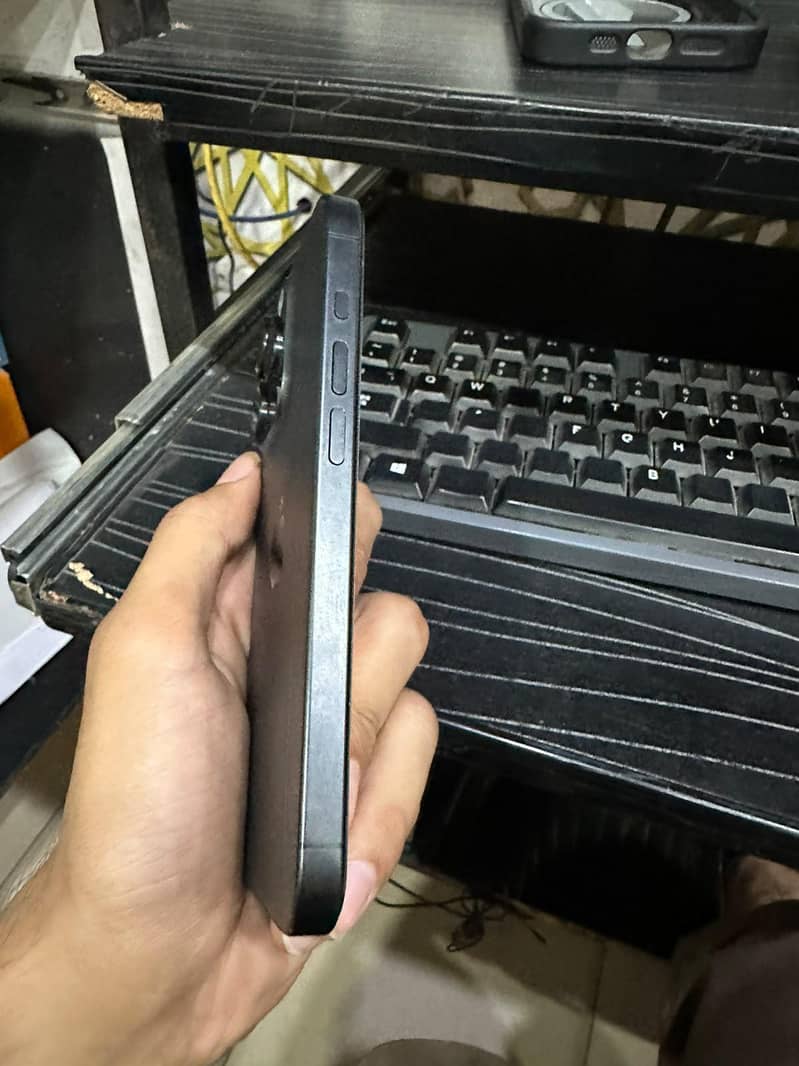 Apple iPhone 15 Pro 2