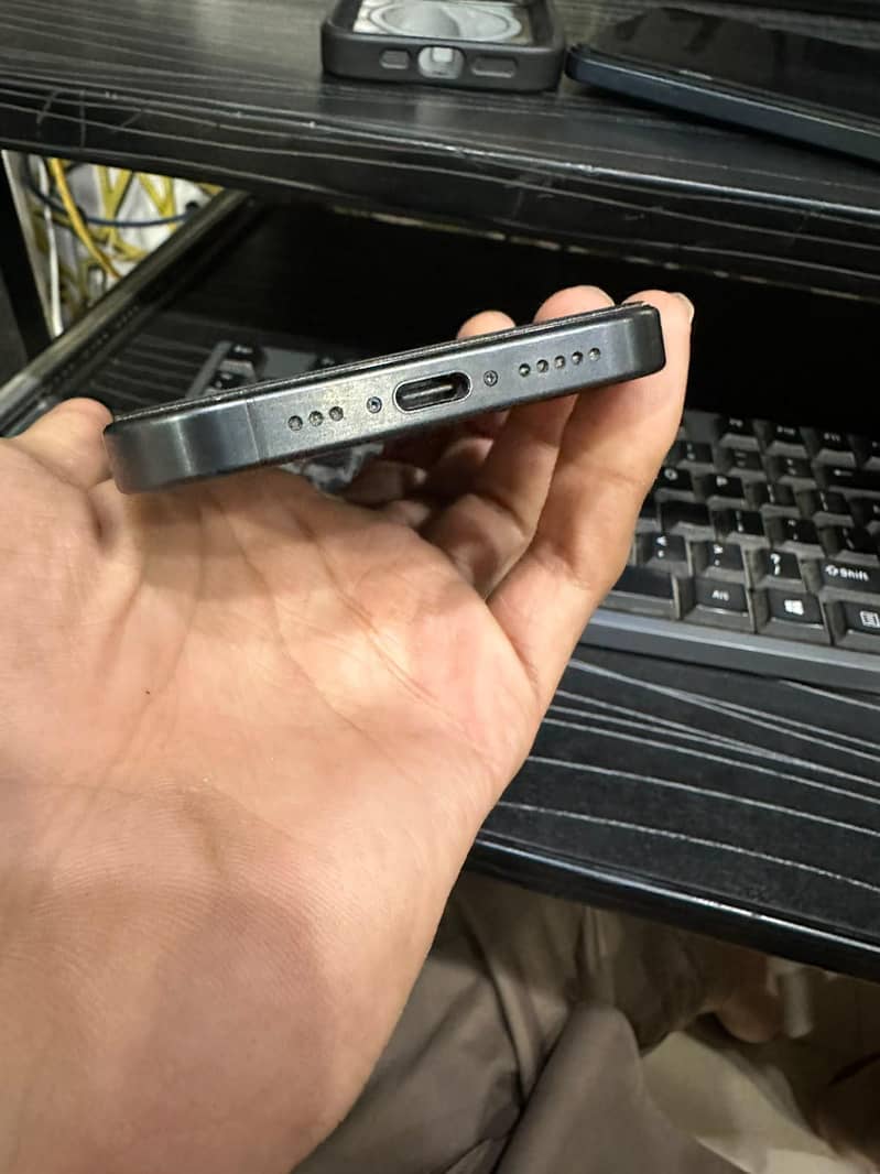 Apple iPhone 15 Pro 3