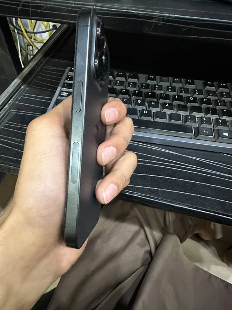 Apple iPhone 15 Pro 4