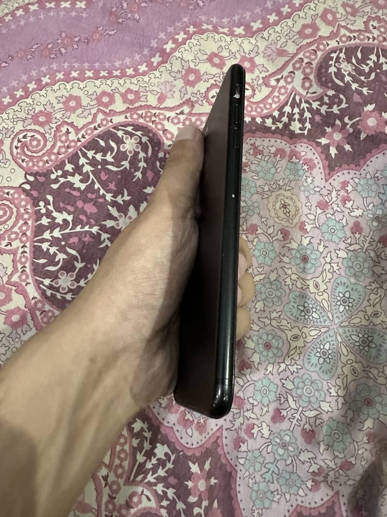 Apple iPhone 7 Plus 2