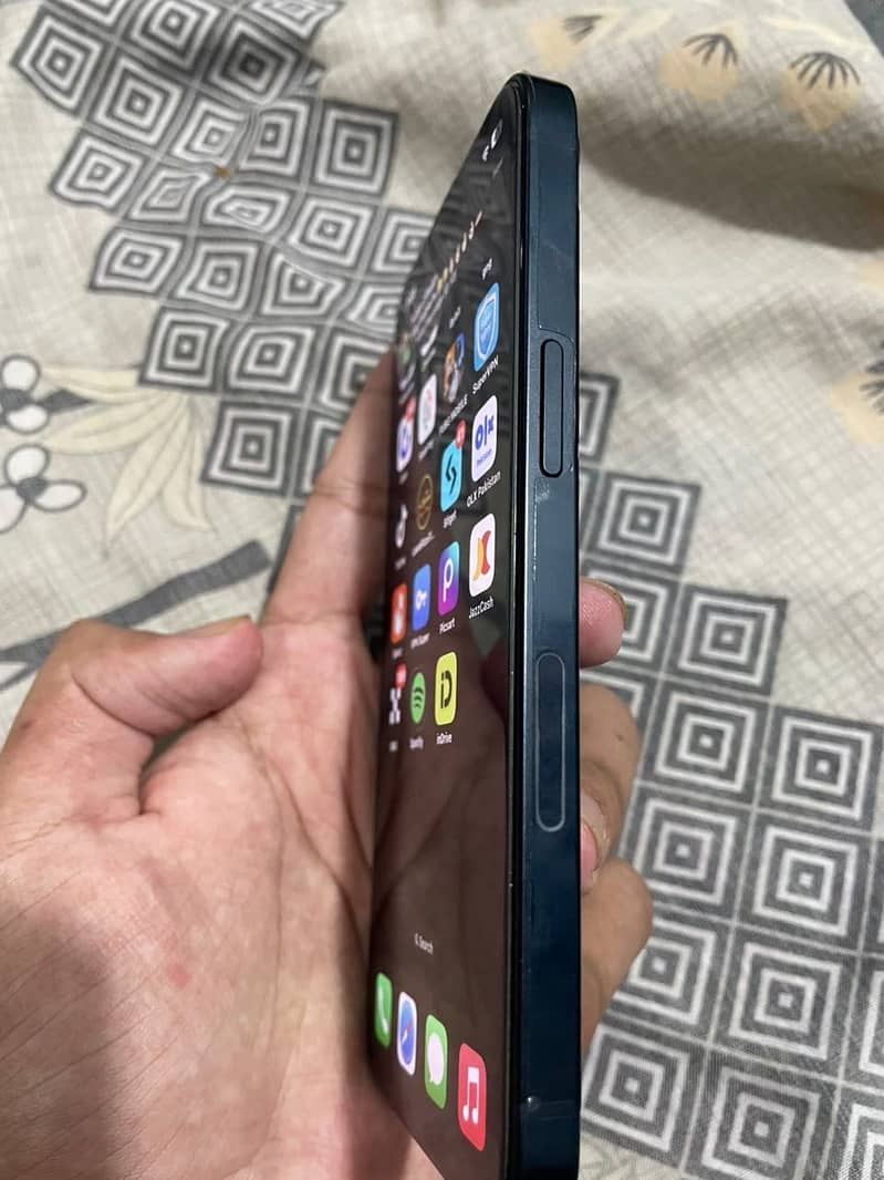 Apple iPhone 13 1