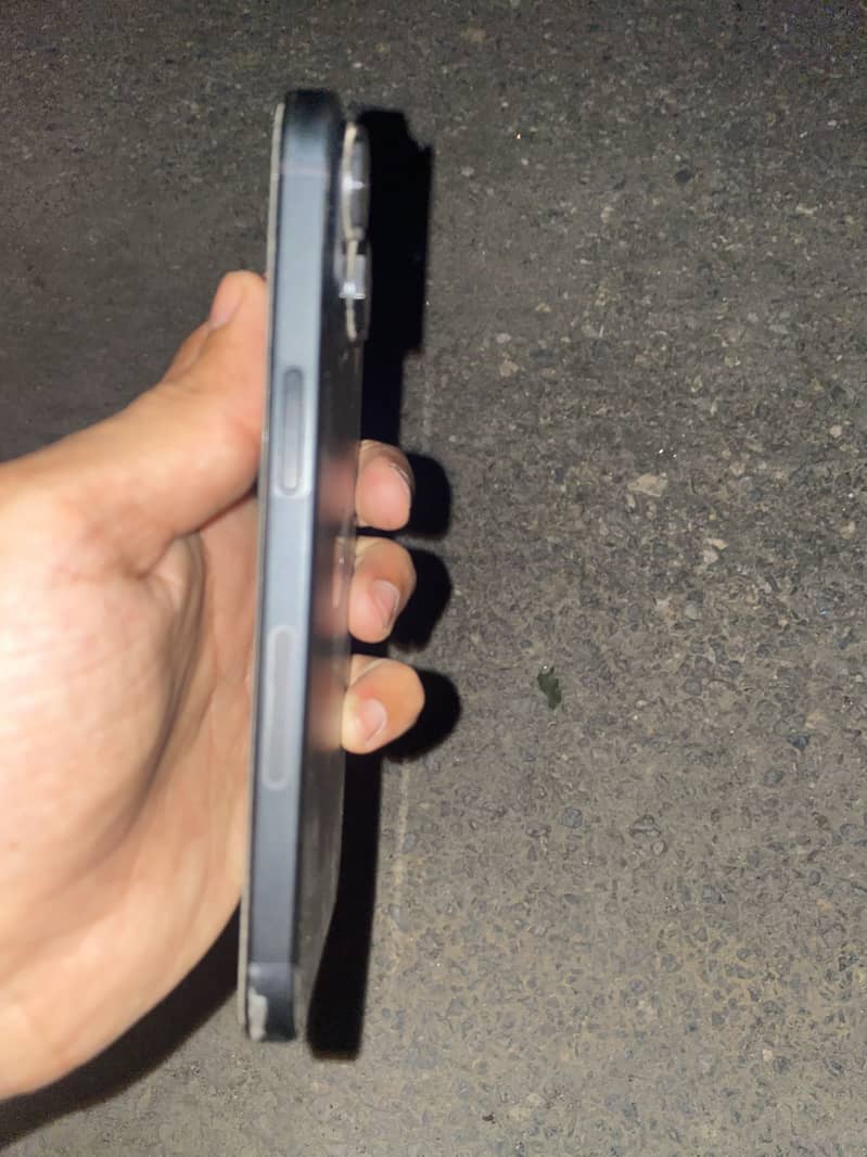 Apple iPhone 15 4