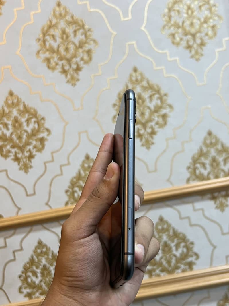 Apple iPhone 11 3