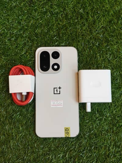 One Plus 15 Non active 12/256 with original 120W charger cable