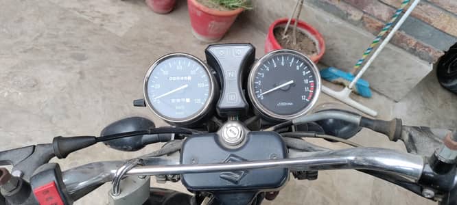 Suzuki GS 150 - 2016