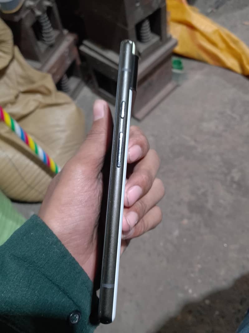Google Pixel 6 4