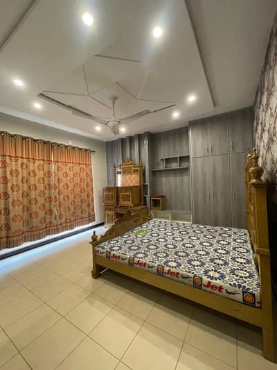 5 marla upeer portion Full Furnished bajlii panii gass Available near parck masjid Acce Furge Internet microphone install