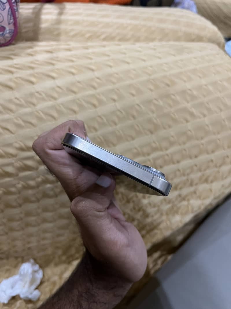 Apple iPhone 15 Pro Max 1