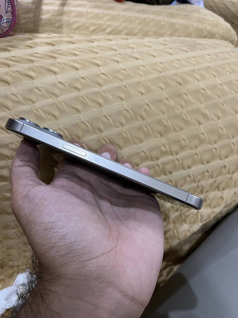 Apple iPhone 15 Pro Max 2